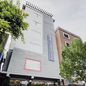 Super Townhouse Gokul Regency Near Dum Dum Metro Station